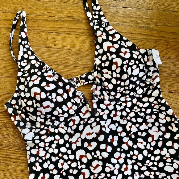 Jessica Simpson Cool Cat Printed V-Wire Tankini Top - Animal Print - Size S - Picture 4 of 14